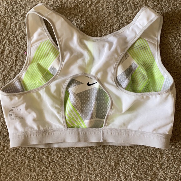 Bundle of 3 Nike sports bras - Picture 9 of 15